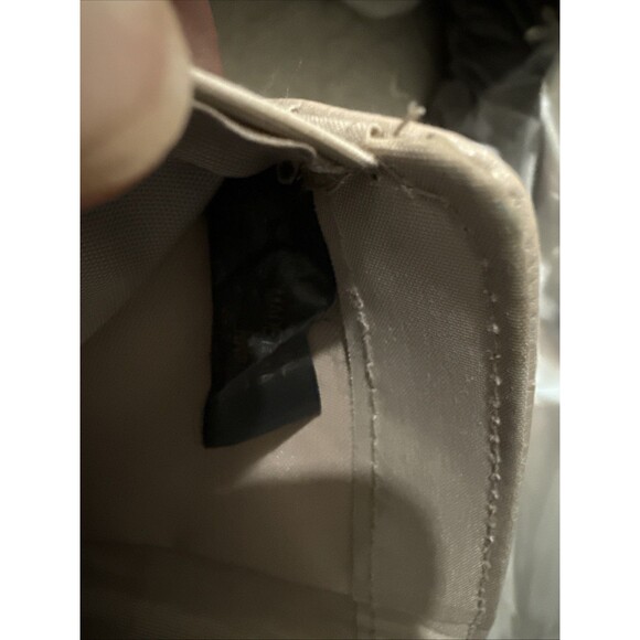 Safe Keeper Tri-Fold Wallet Zippered Coin /Card Slots Beige W/ Red Lips Sz 5X4X1 - Picture 9 of 10